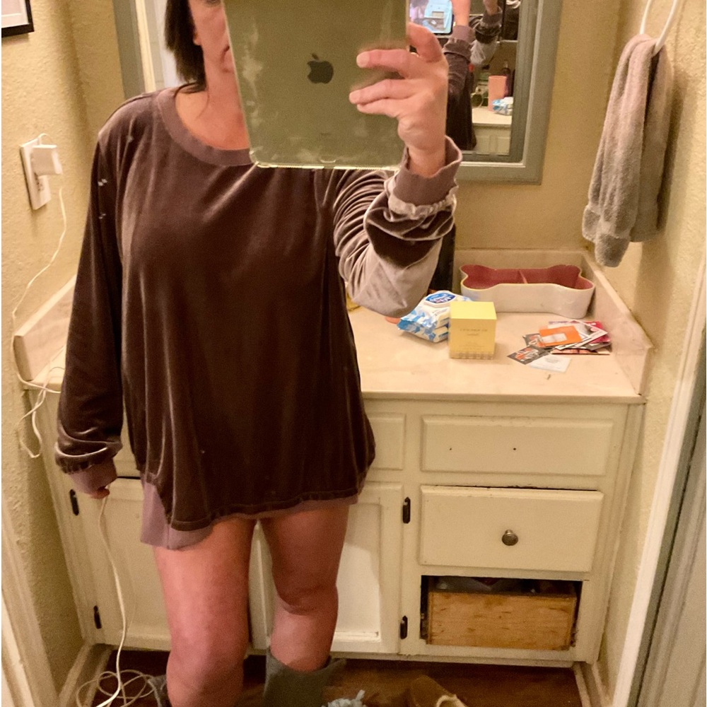 NEW LISTING‼️EASEL Tunic - Picture 16 of 16